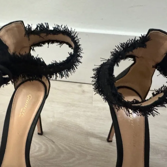 Gianvitto Rossi Heels - Picture 3 of 5